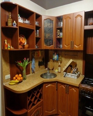 It looks like an expensive set made of solid natural wood, emphasizing the sophistication of the style of the kitchen.