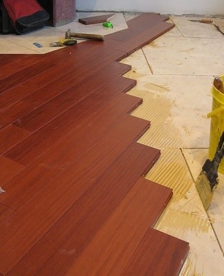 The choice of parquet and glue depends on several factors.