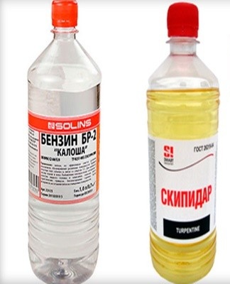 The playing gloves can be thoroughly cleaned with a mixture of 2 parts gasoline and 1 part turpentine.