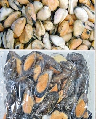 Frozen mussels in their original packaging are kept for the period specified by the manufacturers.