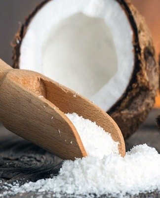 To preserve the properties of coconut flakes for a long time, it must be removed in a dry and dark place.