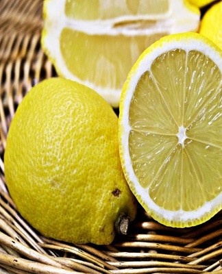 Various methods can be used to preserve fruit in this way.