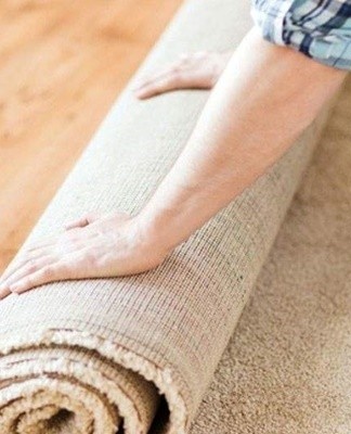 When choosing an adhesive, you should pay attention to the base of the mat.