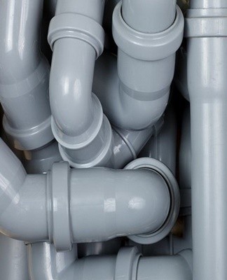 Before starting to repair plastic pipes, it is worth making sure that the air circulation in the room is normal.