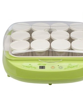 This model comes with up to 12 plastic pots, allowing you to brew 2.4 liters at a time