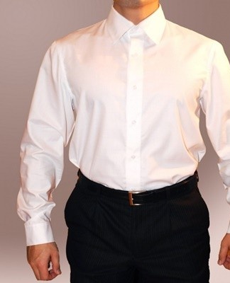 If the product is large in the shoulders, then it immediately becomes noticeable.