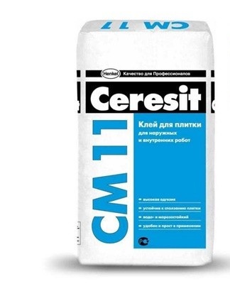 When working with glue, you need to protect the skin so as not to cause irritation.