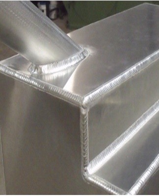 Innovative technologies allow the cold fixing of aluminum elements.