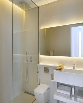 To control fluorescent lamps, a switch is provided in the circuit