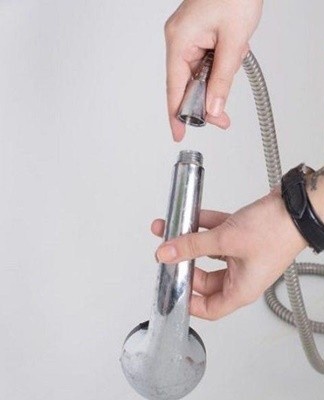 If a crack is found in the plastic tube itself, it is permissible to heat or cut it.