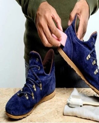 Liquid paint is applied with a special brush, but if there is none, you can use a sponge