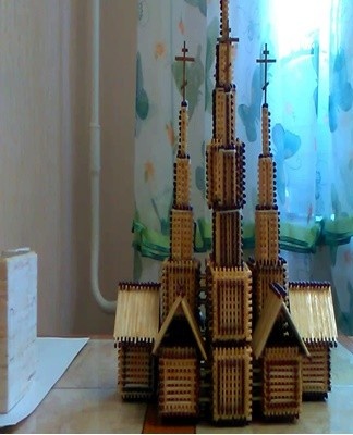 The resulting church differs from the real one only in the absence of thresholds.