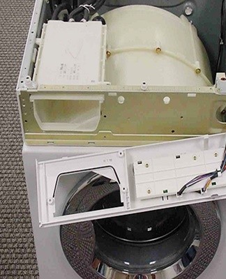 After assembling the device, it is not recommended to start washing clothes immediately.