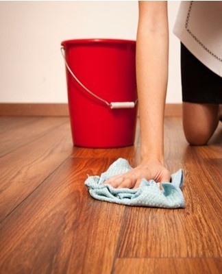 The solvent is pre-tested on a discrete area of ​​the laminate.