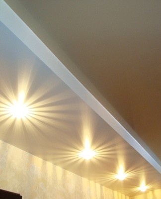 Only light-colored materials are suitable for finishing the ceiling.