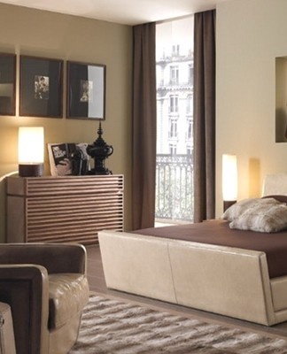 The room can contain transparent chairs and unusual paintings.