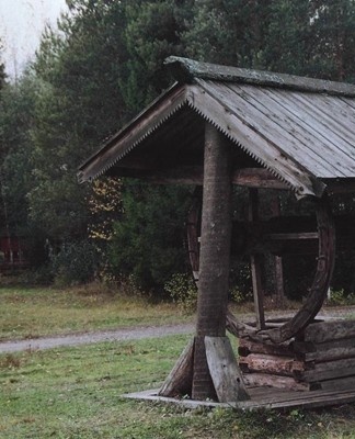 Additional decorative elements will be painting and carving.