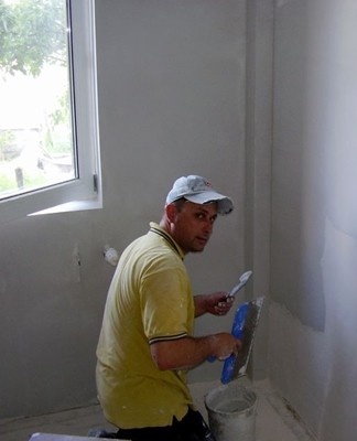 Applying putty forms a flat and smooth surface, eliminating all defects.