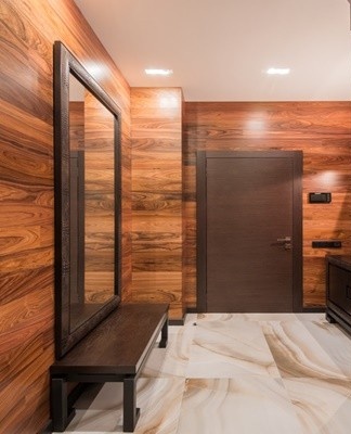 Vinyl laminate is a modern type of flooring and consists of several layers.