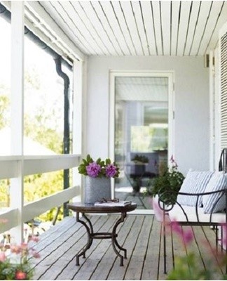 The classic option is wooden parquet, which is painted with white or light paint.