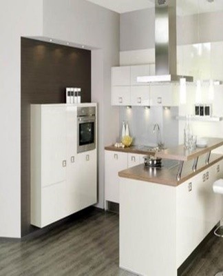 In the U-shaped kitchen, you can install a bar counter.