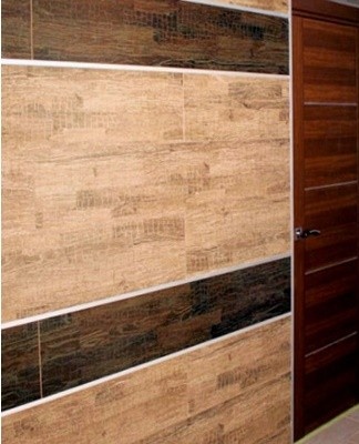 The competent choice of laminate for wall decoration in the hallway requires consideration of a number of criteria.