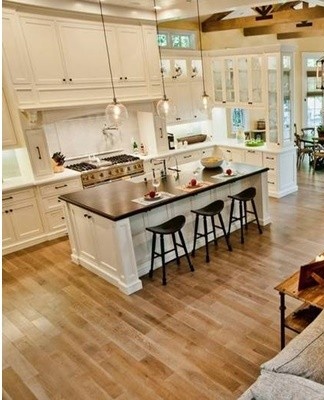 The American-style kitchen is the maximum equipment with household appliances, natural materials, simplicity of style.