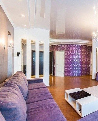 In some cases, soft, diffused light predominates, in others - bright.