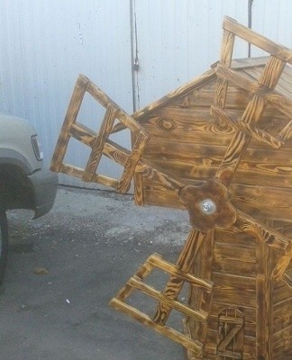 It is convenient to store fishing equipment indoors near the pond.