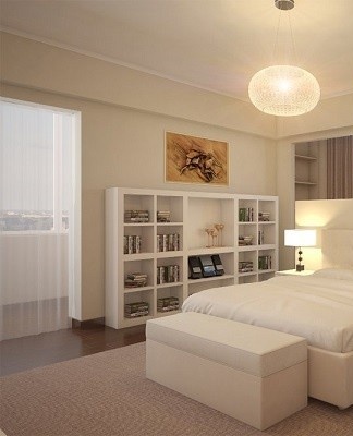 A wardrobe with a mirror next to the bed detracts from the atmosphere, so it is worth removing it elsewhere.
