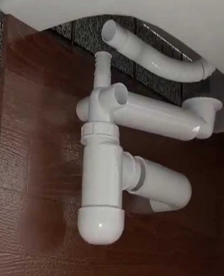 The siphon is equipped with additional connectors and branch pipes