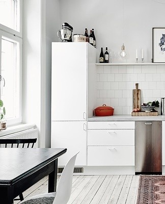 In a small room, the shade of gray in the interior should be minimal.