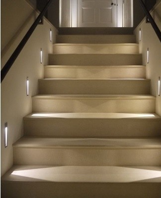 Rules for choosing the lighting of the stairs to the second floor in a private house
