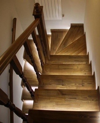 A staircase is a decoration of the house, so the lighting should highlight it favorably.