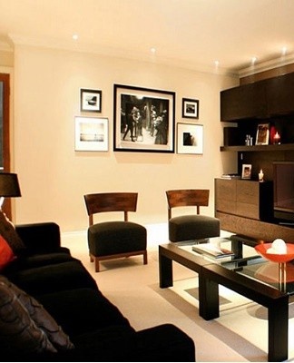 Bright and cool shades visually expand the space.