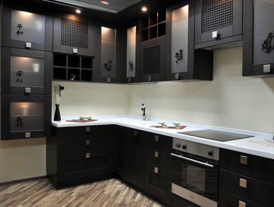 To decorate the kitchen in the style of minimalism, synthetic and artificial materials are widely used.