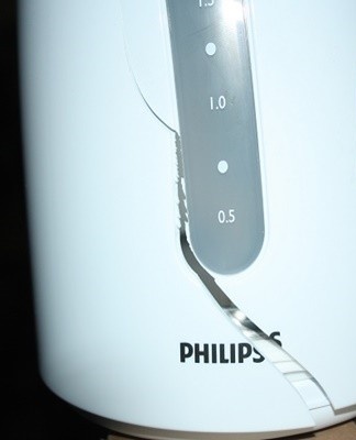 Mechanical damage to the bottom is not repaired at home and in the workshop, they go to the store for a new kettle.