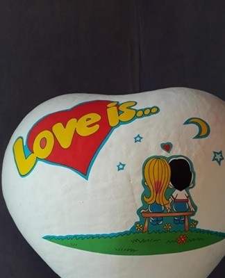 The finished heart can be coated with acrylic and varnish.