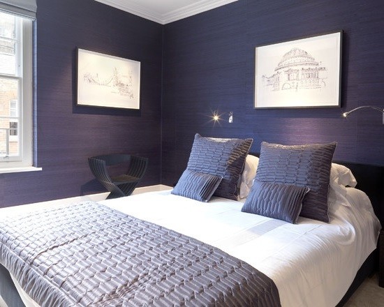 The turquoise color in the bedroom will emphasize the sophistication, aristocratic nature of the hostess or owner.