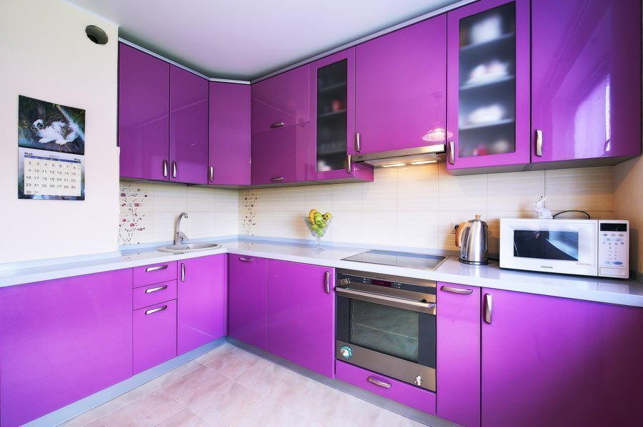 Amaranth kitchen color
