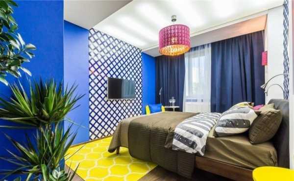 Increase the living space thanks to the composition of white and blue.