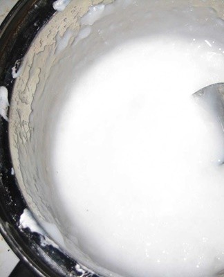 It should be cooked in small quantities, since the shelf life of such a substance is short, only 6 hours.