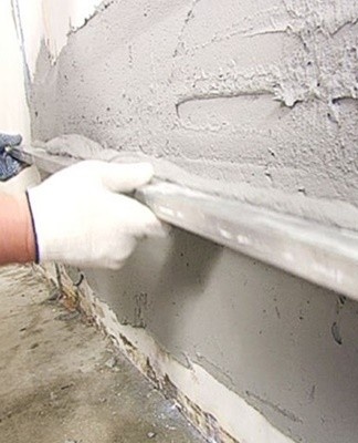 Shallow notches are made on the concrete wall or the surface is covered with a special plaster mesh.