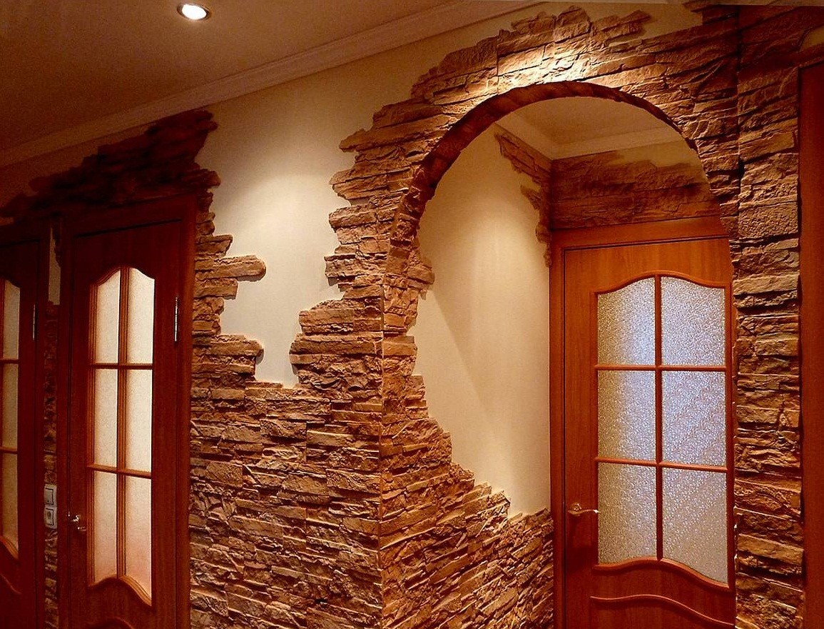 Decorative stone can be successfully combined with most finishing materials, including wallpaper