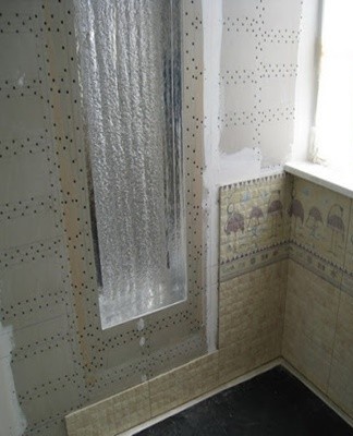 It is recommended to give preference to medium-sized tiles - too large squares or rectangles are not used to decorate the balcony.