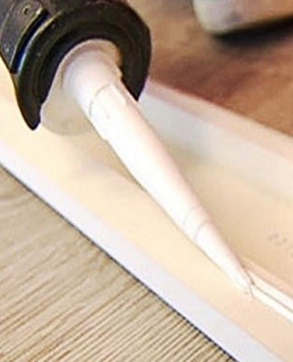 Basically, acrylic and neoprene liquid nails are used to fix the floor plinths.