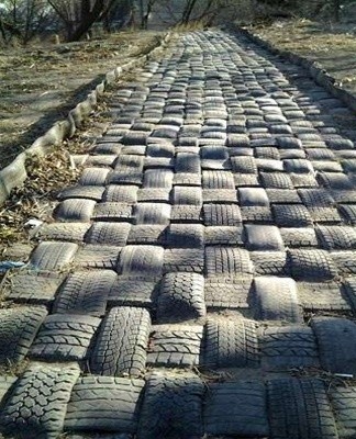 Fold the finished rubber bands into neat piles, avoiding repeated deformation.