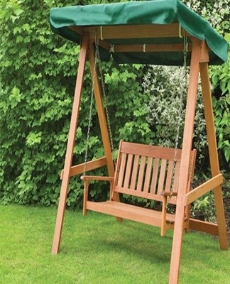 The most popular among gardeners are swing sofas with a metal frame, canopy.