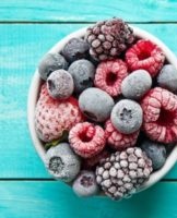 How much can and how to store frozen berries in the freezer