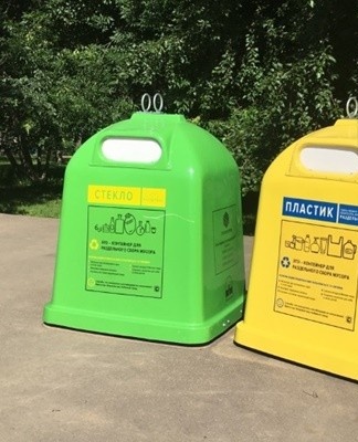 The bell-shaped Euro containers are designed for the separate collection of household waste.